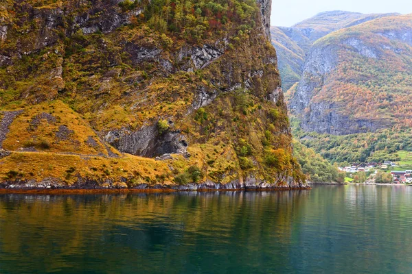 doğal manzara Norveç Fiyordları.