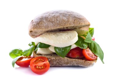 Mozzarella peyniri, domates ve fesleğen beyaz izole ciabatta 