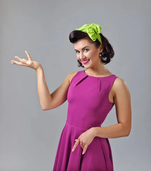 Beautiful brunette woman in pin up style . — Stock Photo, Image