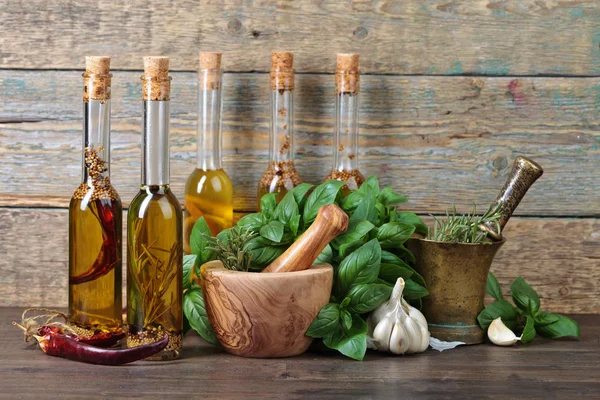 Olivový olej s různých koření . — Stock fotografie