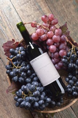 üzüm ve kırmızı şarap. 