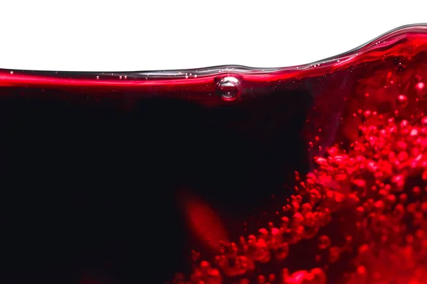 Absztrakt kifröccsenő vörös bor, fehér háttér. — Stock Fotó