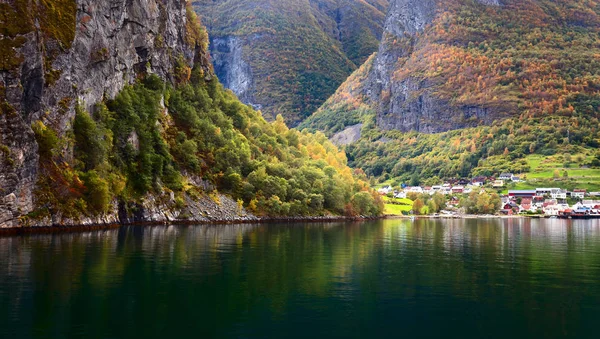 ノルウェーのフィヨルドの景観. — ストック写真