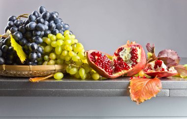 Nar ile mavi ve Yeşil üzüm 