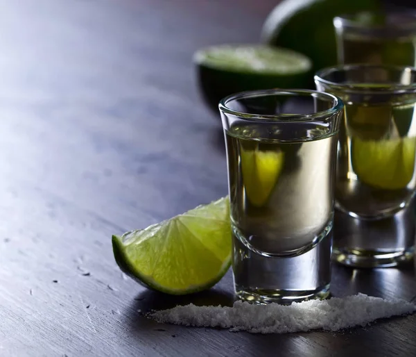 Tequila mit Limette und Salz — Stockfoto