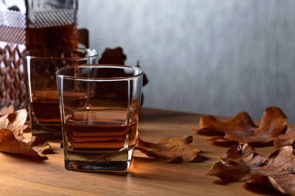 Whiskey on a old wooden table. — Stock Photo, Image