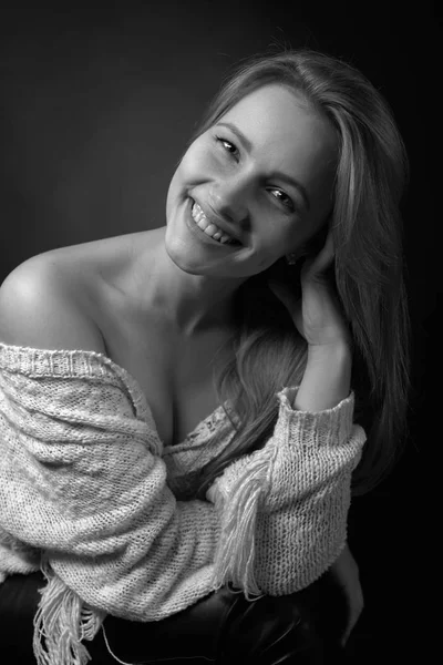 Makyaj olmadan genç çekici sarışın .