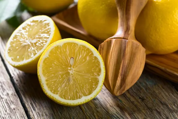 Succosa limoni maturi  . — Foto Stock