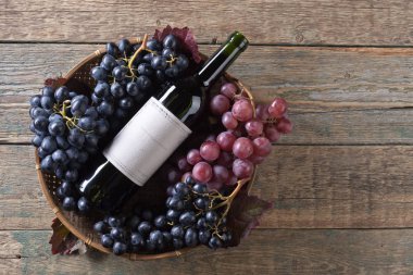 üzüm ve kırmızı şarap. 