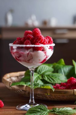 Ahududulu dondurma..