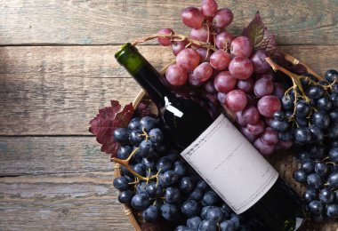 üzüm ve kırmızı şarap. 