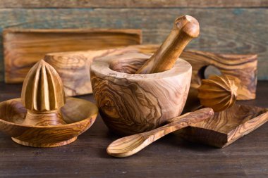 Ahşap mutfak aletleri. .