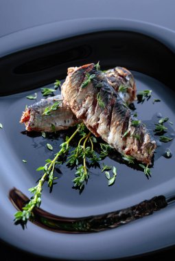 Izgara sardalya kekik ile .