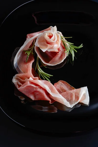 Prosciutto con rosmarino . — Foto Stock