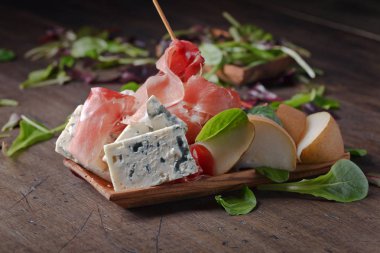 Prosciutto ile peynir .