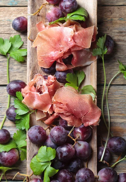 Prosciutto with grape . — Stock Photo, Image