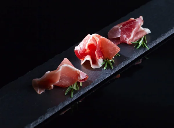 Prosciutto med rosmarin . — Stockfoto