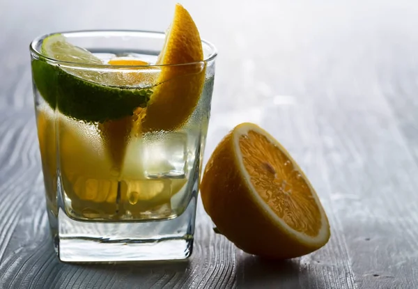 Gin with lemon. — Stock Photo, Image