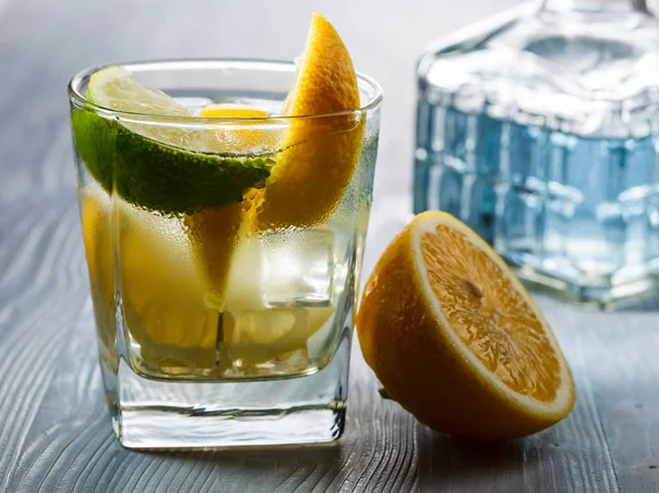 Gin with lemon . — Stock Photo, Image