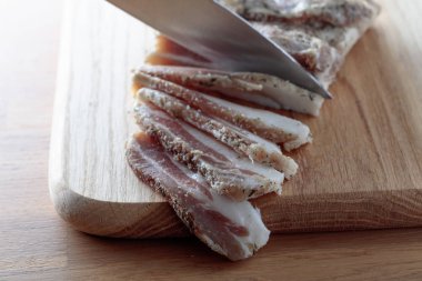 Pastırma ile baharat .