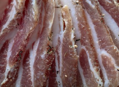 Pastırma ile baharat .