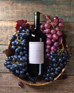 üzüm ve kırmızı şarap. 