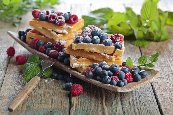 Ahududu ve böğürtlenli gözleme 