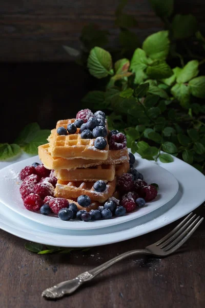 Ahududu ve böğürtlenli gözleme 