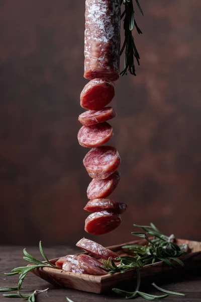 Salame affumicato con rosmarino  . — Foto Stock