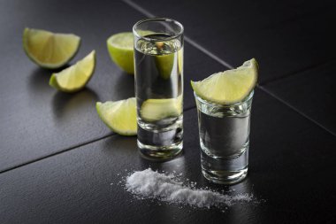 Tekila, limon ve tuz .