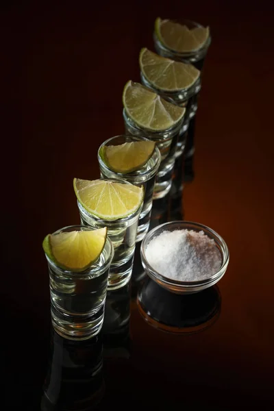 Tequila avec sel et citron vert . — Photo