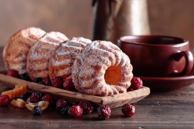 Şekerlenmiş meyve ile cupcakes .