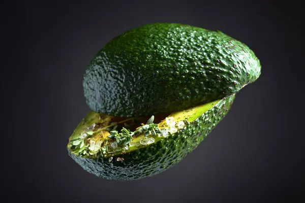 Aguacate con especias . — Foto de Stock