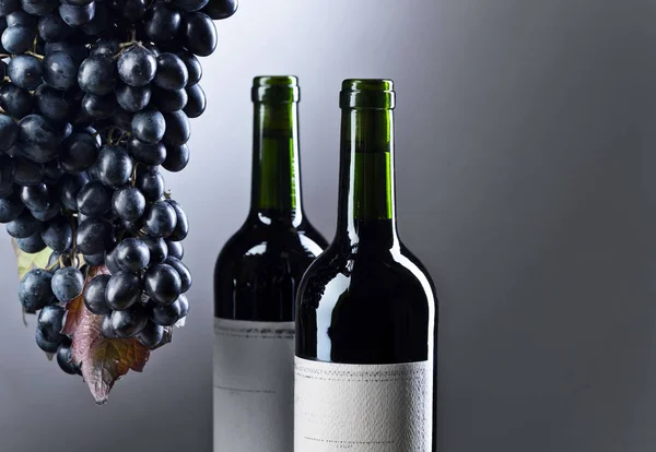 Uvas y vino tinto . —  Fotos de Stock
