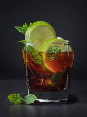 Cola ROM, limon ve nane .