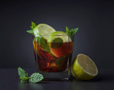 Cola ROM, limon ve nane .