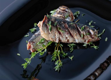 Izgara sardalya kekik ile .