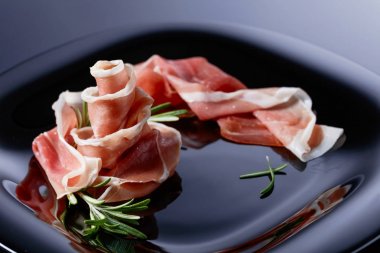 Prosciutto rosemary ile.