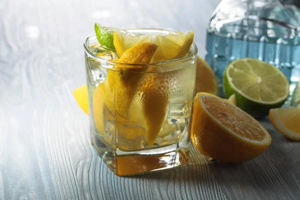 Drink with lemon and ice — Stock Photo, Image