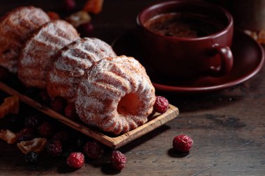 Şekerlenmiş meyve ile cupcakes .