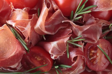  Prosciutto biberiye ve domates ile .