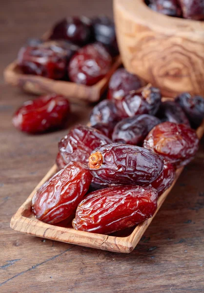 Juicy dates on wooden table . — Stock Photo, Image