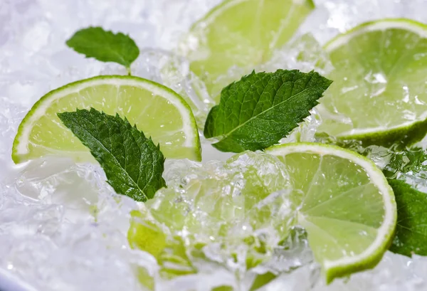 Lime slices mint — Stock Photo, Image