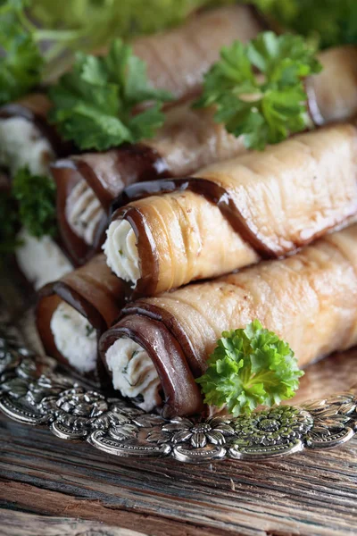 Eggplant rolls stuffed with cheese and garlic. — Stock Photo, Image