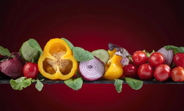 Verduras frescas con espinacas y rúcula . —  Fotos de Stock