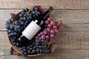 üzüm ve kırmızı şarap. 