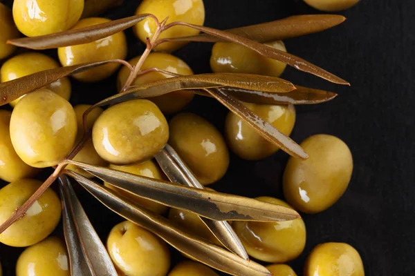 Canned green olives with bone . — Stock Photo, Image