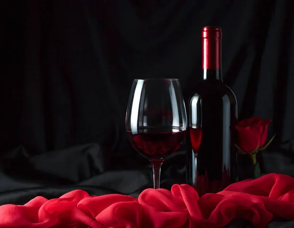 赤ワインのボトルとグラス . — ストック写真