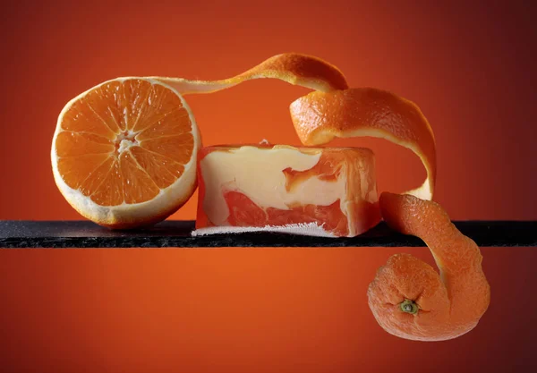 Přírodní organické mýdlo s pomerančem. — Stock fotografie