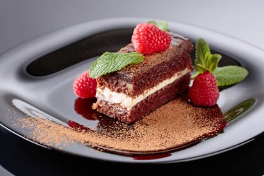 Çikolatalı kek Ahududu ve nane .